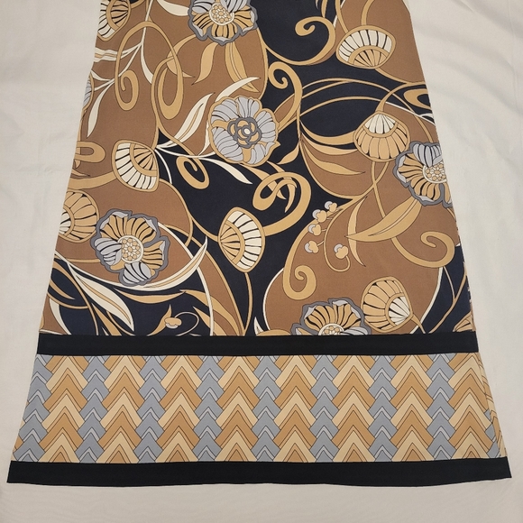 Abstract Pattern Dress - Picture 7 of 10